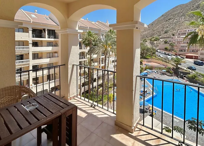 Apartment In Castle Harbour With Pool View C009