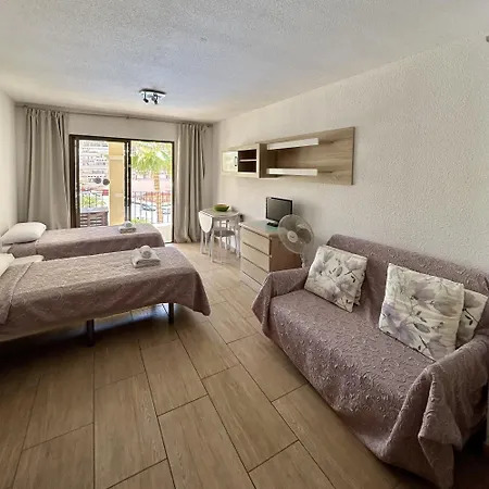 Apartment In Castle Harbour With Pool View C009 *