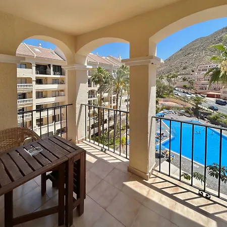 Apartment In Castle Harbour With Pool View C009